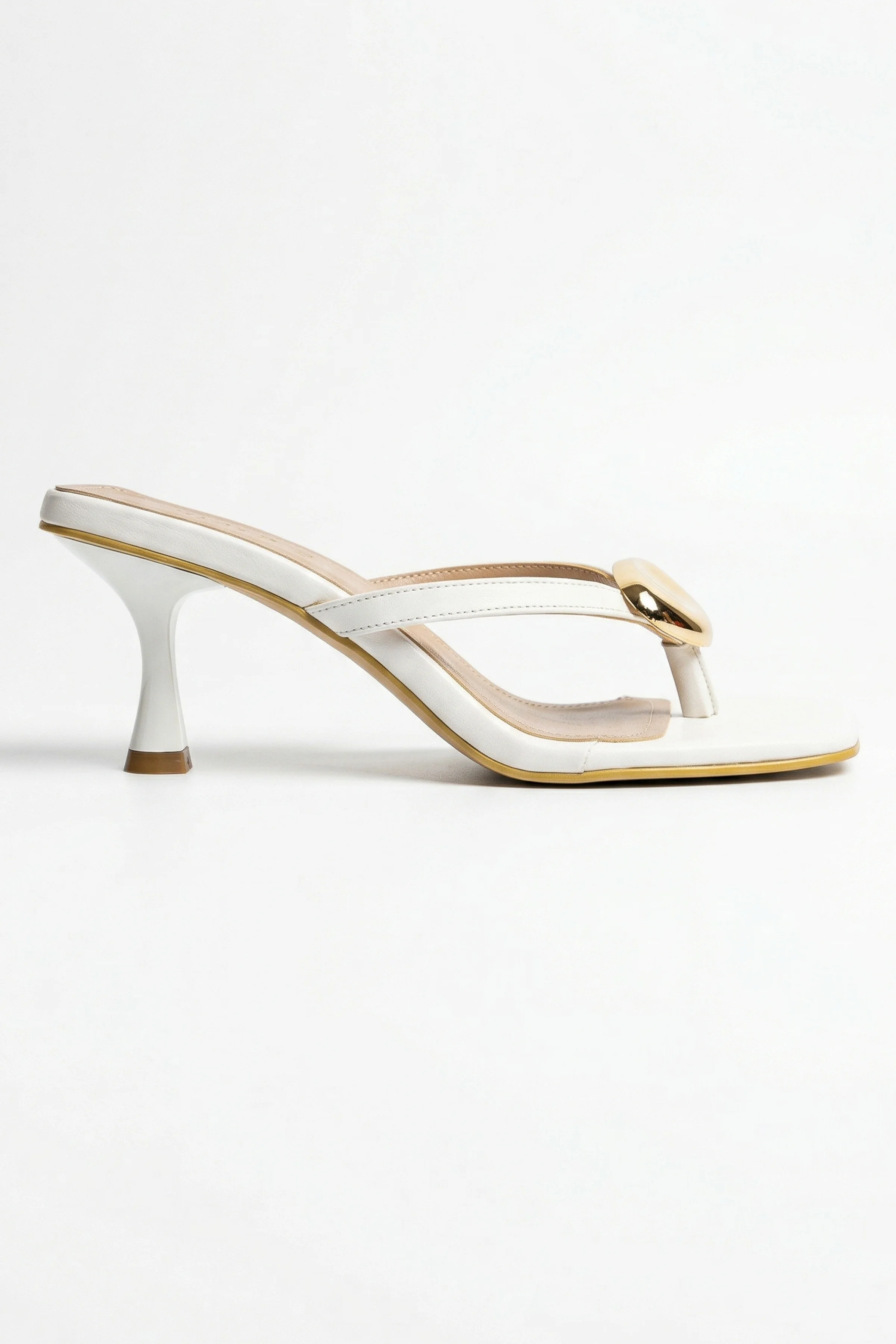 Nila Gold Aksesuarlı Parmak Arası Kadeh Topuklu Terlik - BEYAZ CİLT
