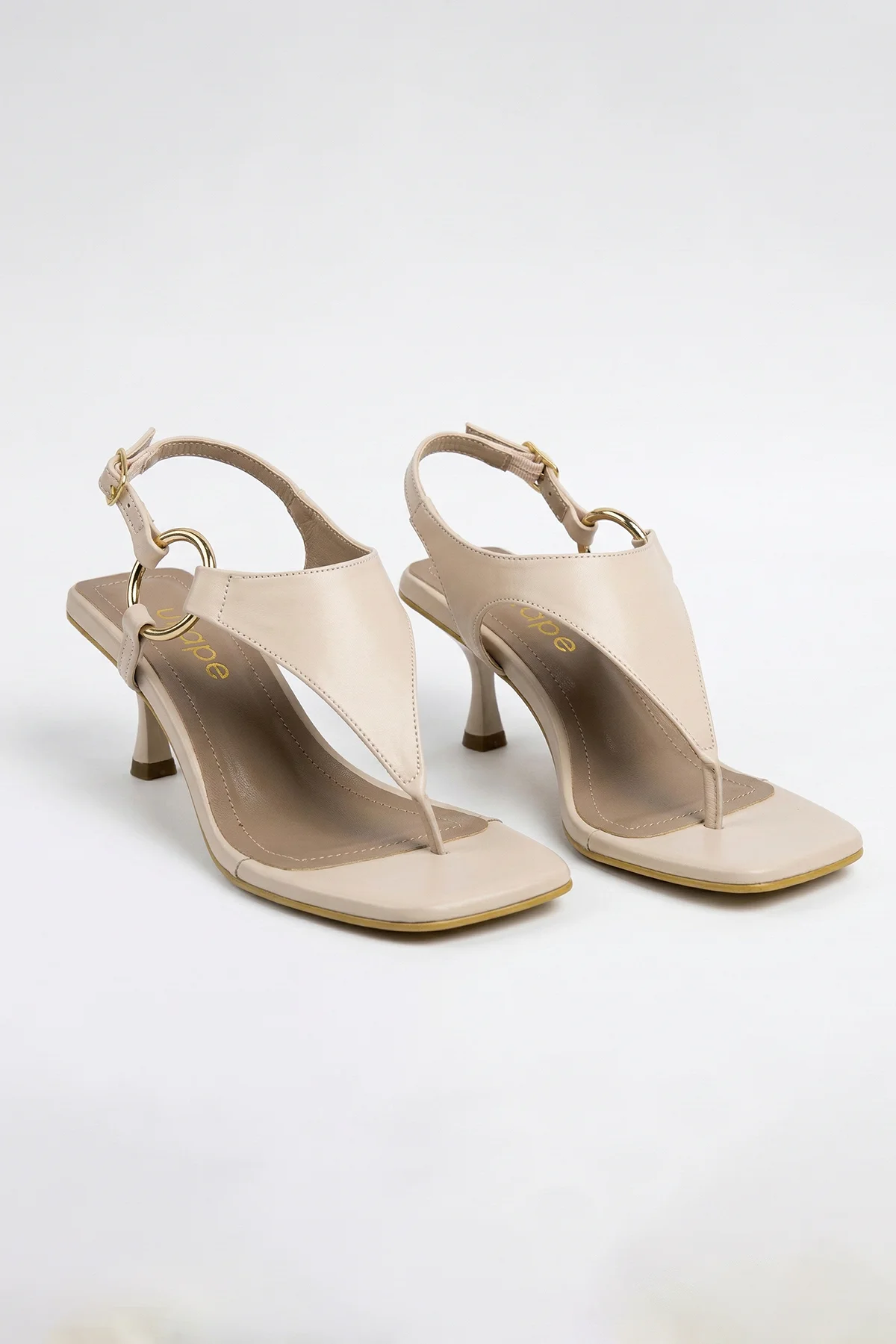 Sara Gold Halka Detaylı Parmak Arası Kadeh Topuklu Kadın Sandalet